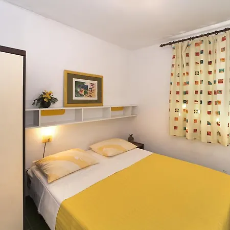 Apartments Mladenka Porec Room photo