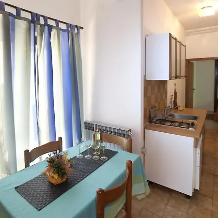 Apartments Mladenka Porec Room photo