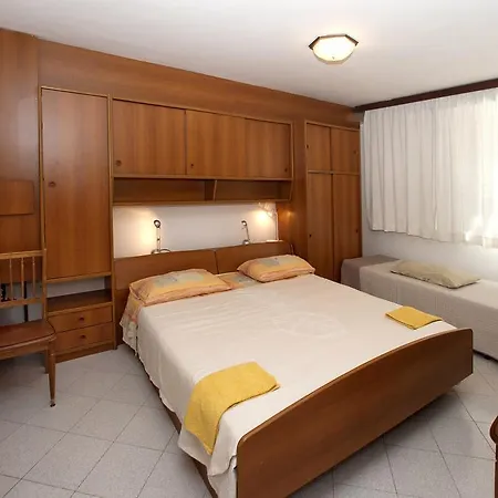 Apartments Mladenka Porec Room photo